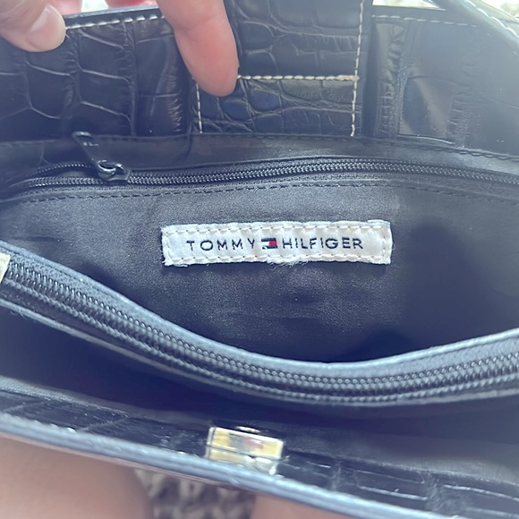 Vintage Tommy Hilfiger Black Leather
Crocodile Texture Embossed Satchel Purse - Picture 4 of 5